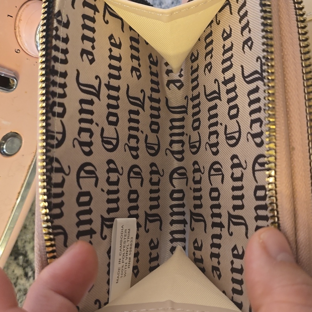 Juicy Couture Retro Vibe Double Compartment Medium Zip Around Wallet - Picture 8 of 10